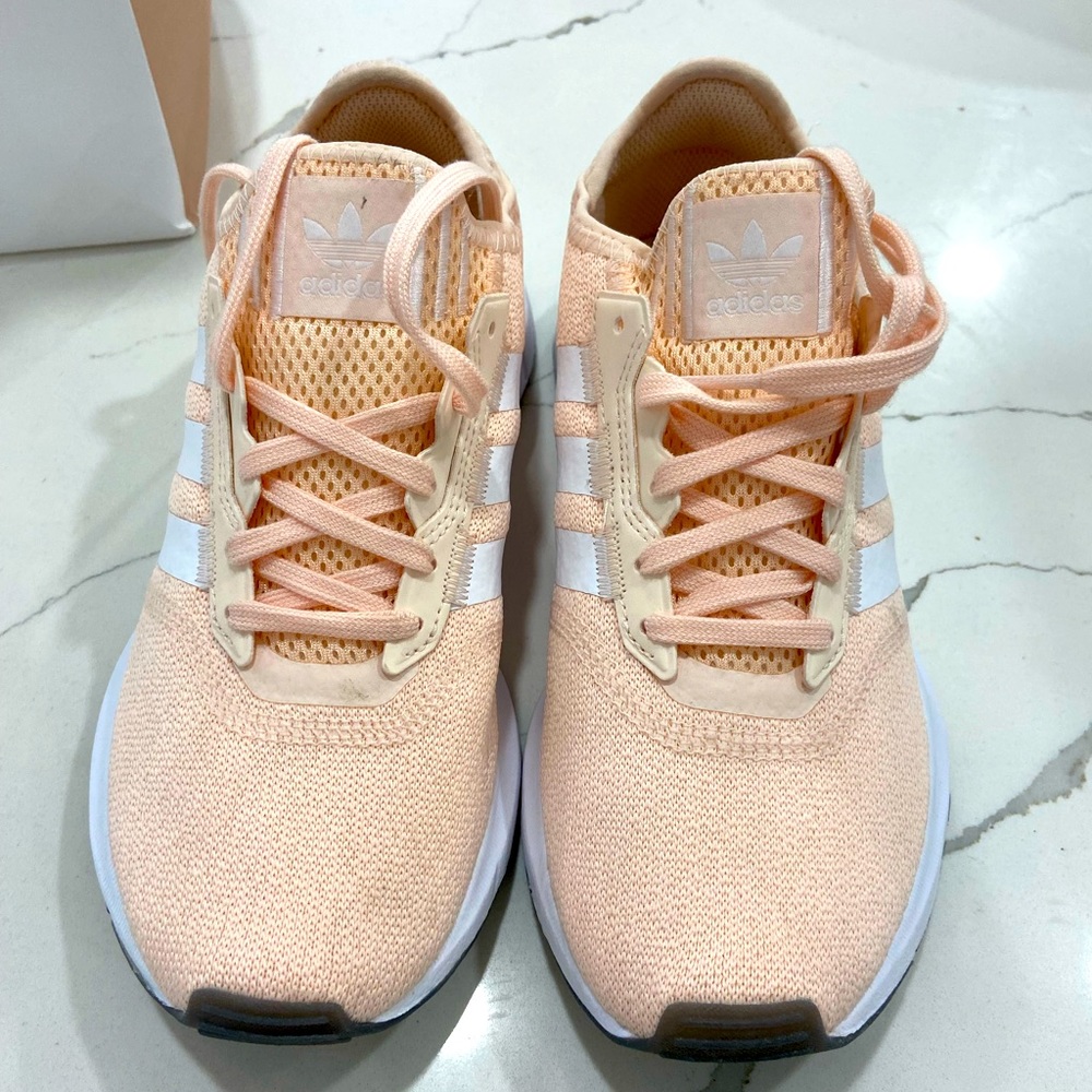 Adidas Sneaker size 7.5